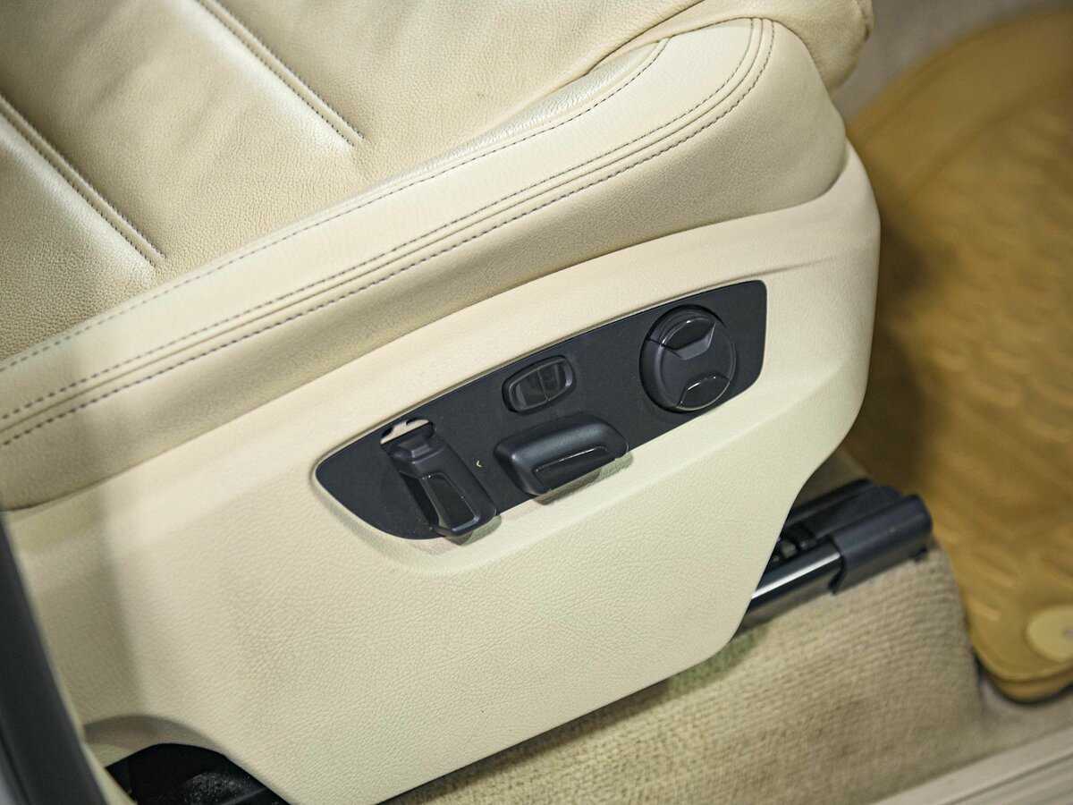 Купить Volkswagen Touareg с пробегом. Фото: #18