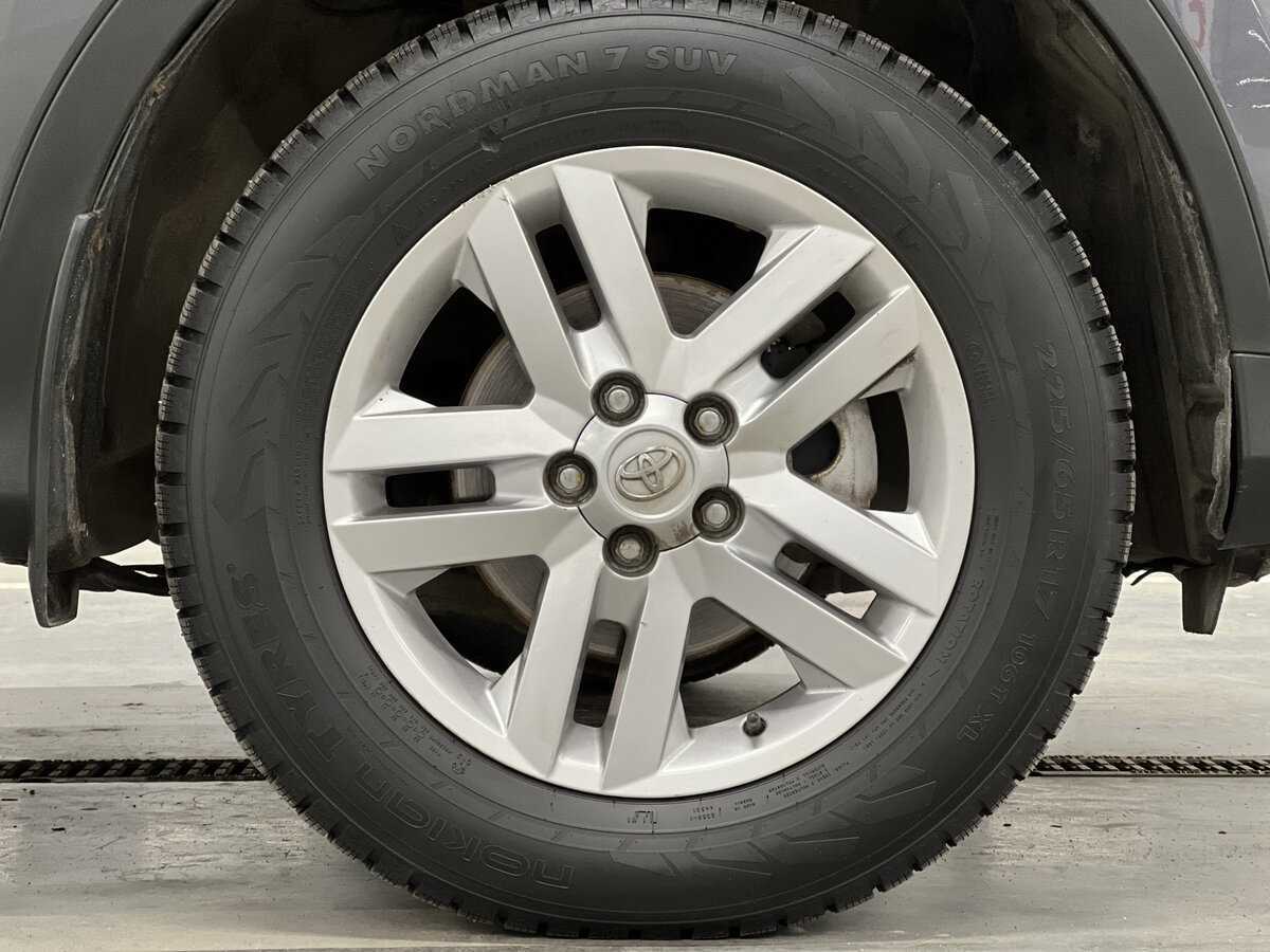 Купить Toyota RAV4 с пробегом. Фото: #17