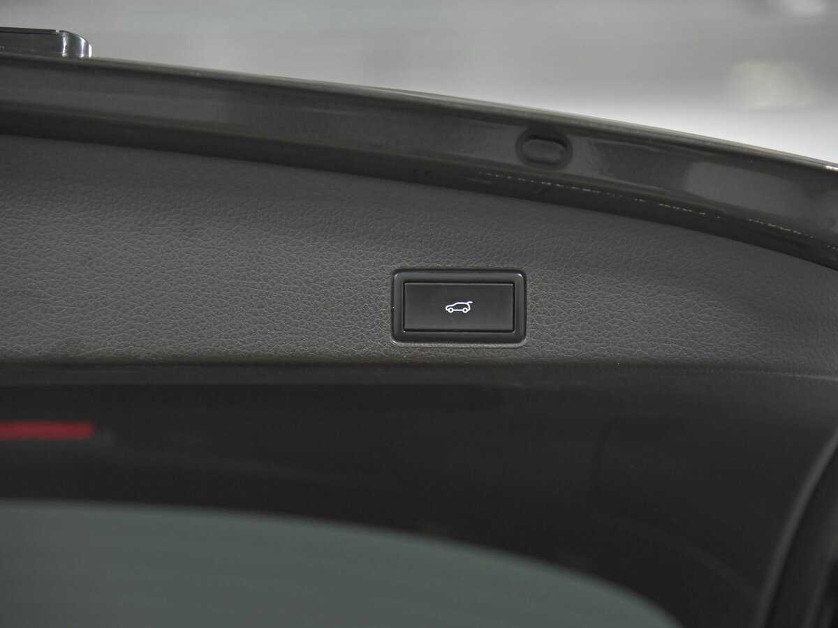 Купить Volkswagen Touareg с пробегом. Фото: #19