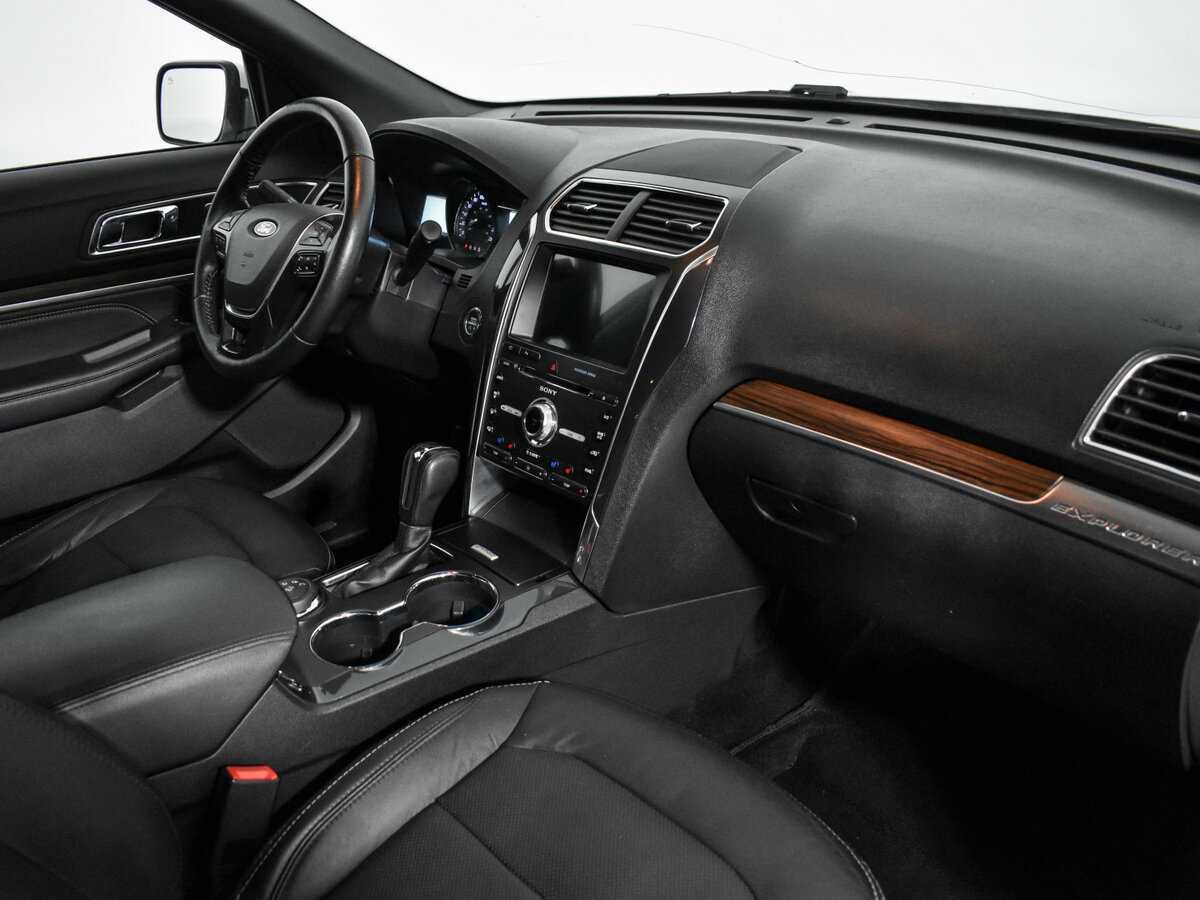Купить Ford Explorer с пробегом. Фото: #17