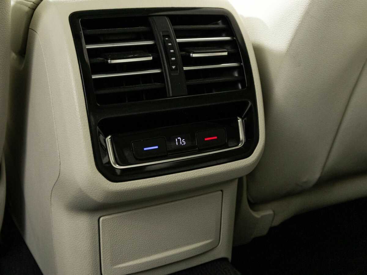 Купить Volkswagen Passat с пробегом. Фото: #16