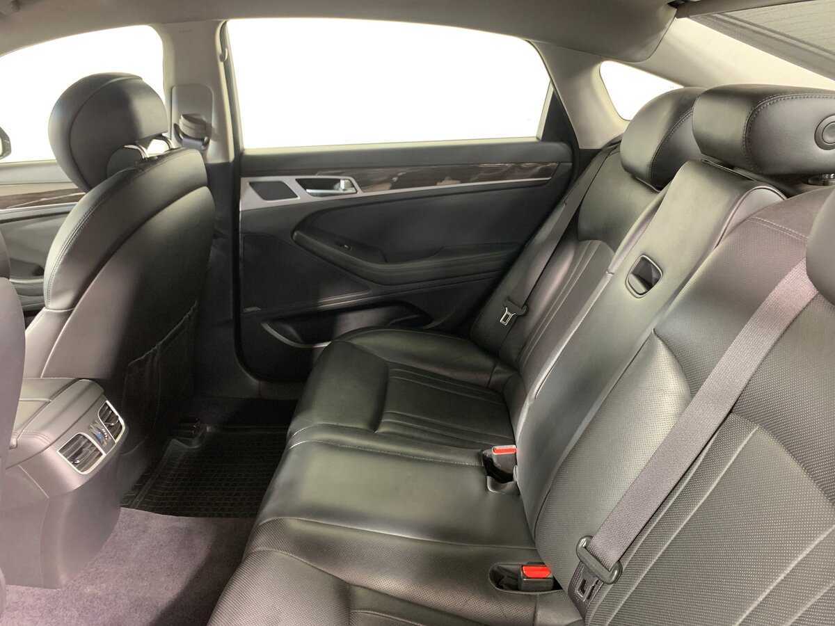 Купить Hyundai Genesis с пробегом. Фото: #18