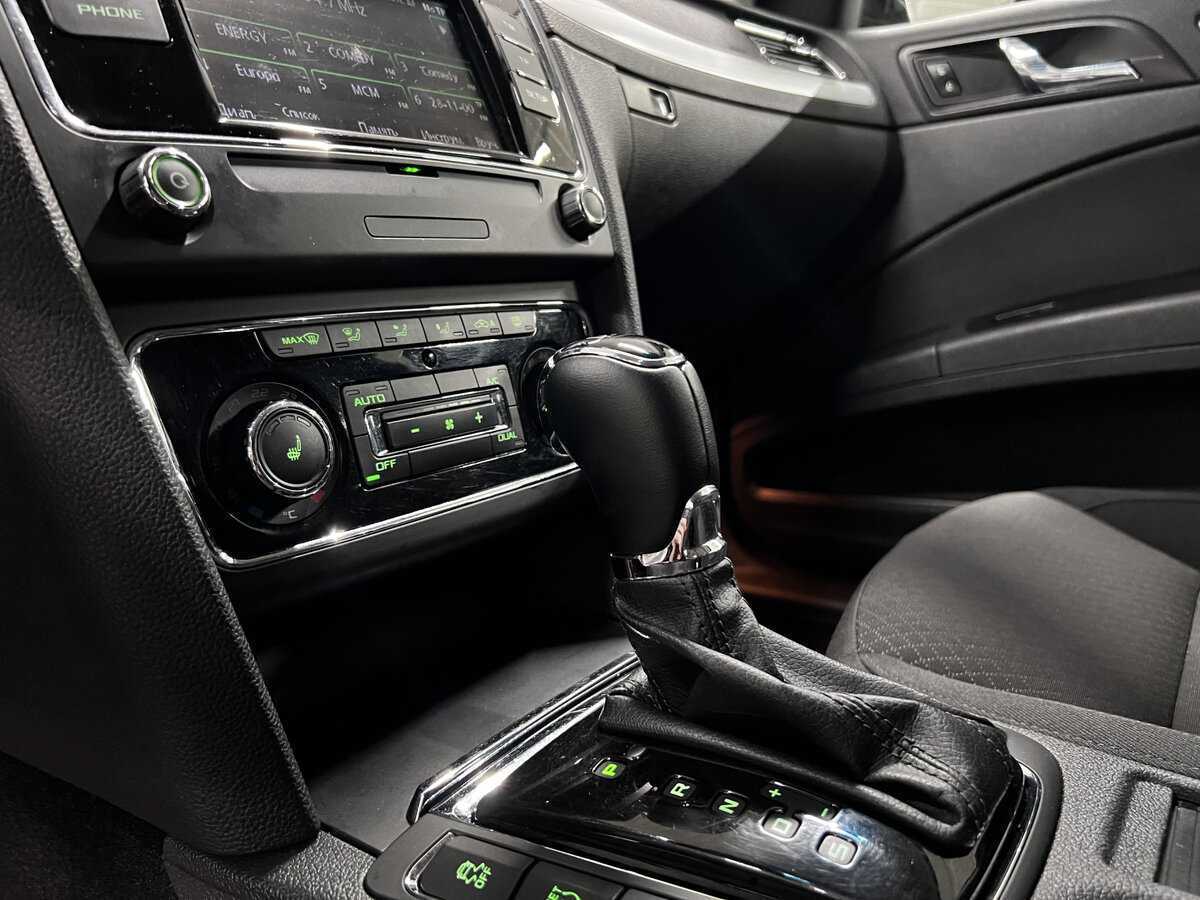 Купить Skoda Superb с пробегом. Фото: #18
