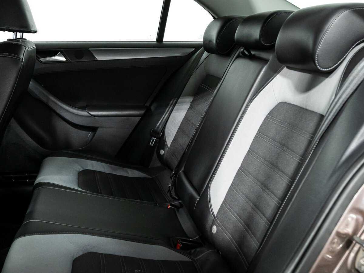 Купить Volkswagen Jetta с пробегом. Фото: #9