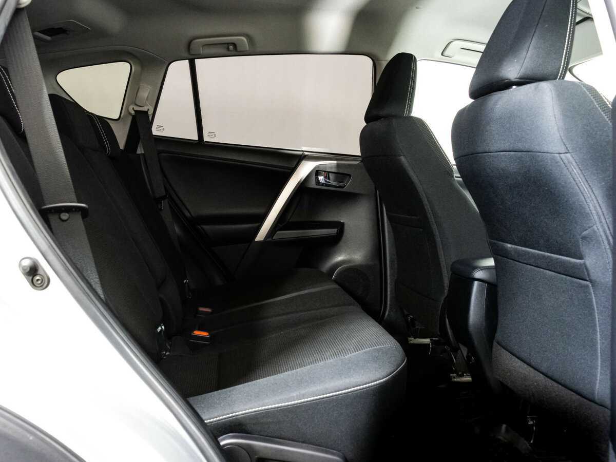 Купить Toyota RAV4 с пробегом. Фото: #14