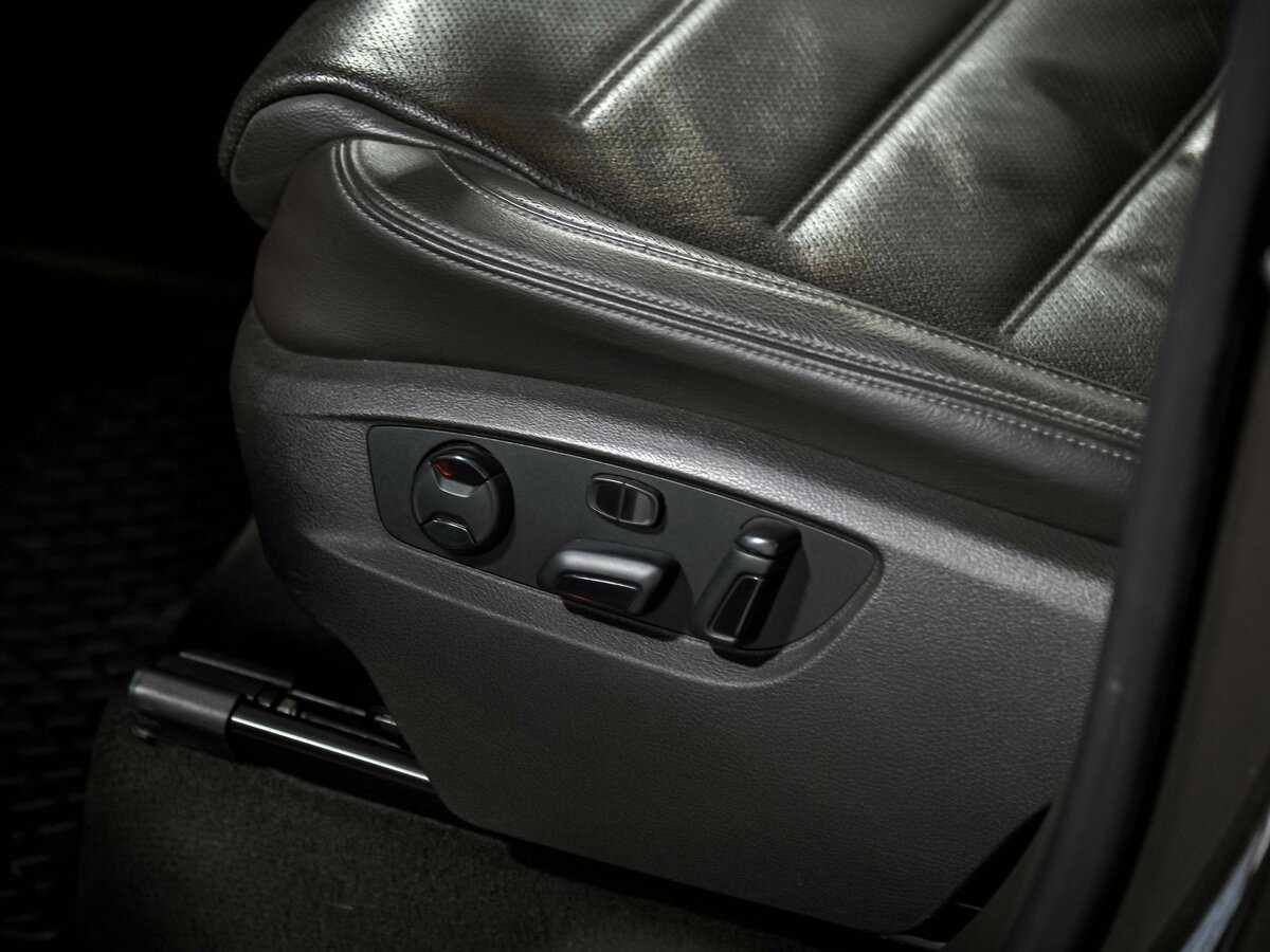 Купить Volkswagen Touareg с пробегом. Фото: #14