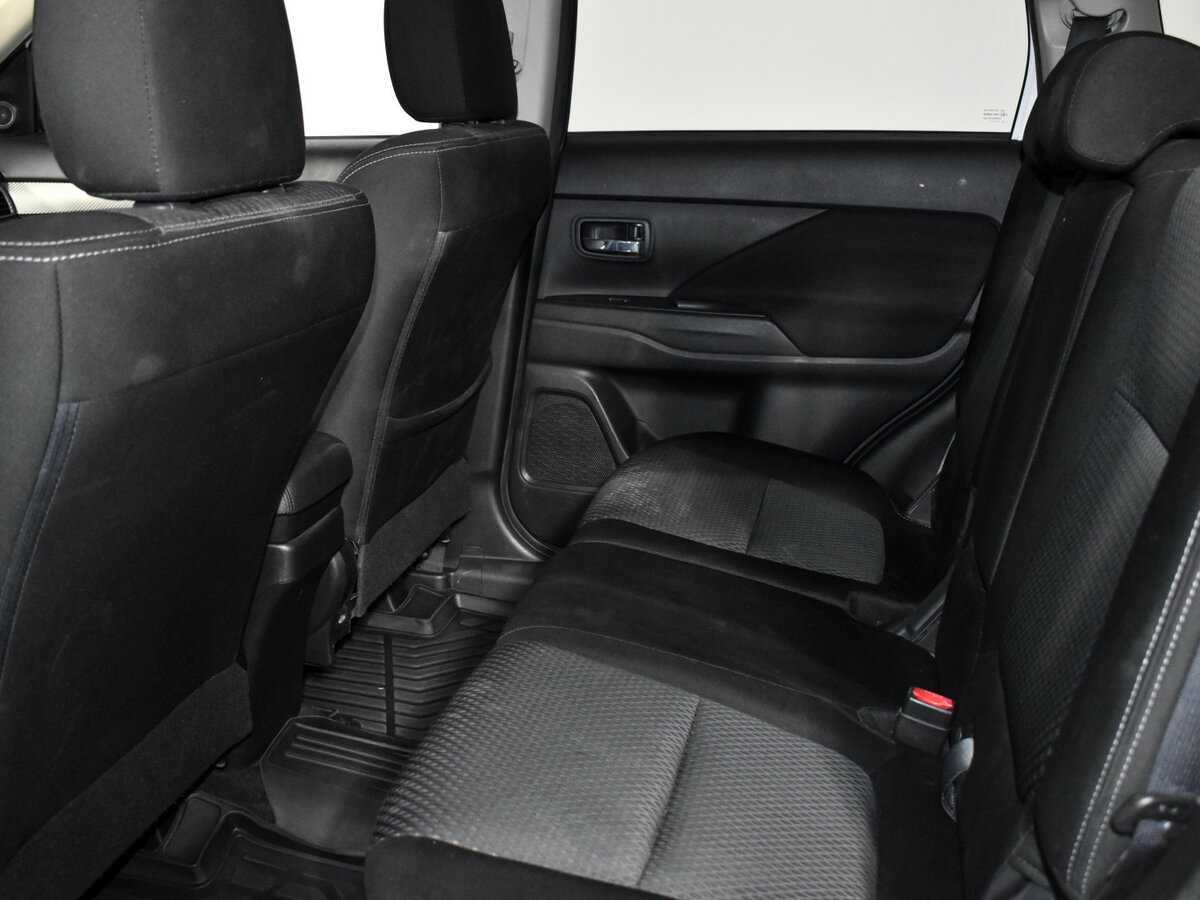Купить Mitsubishi Outlander с пробегом. Фото: #10