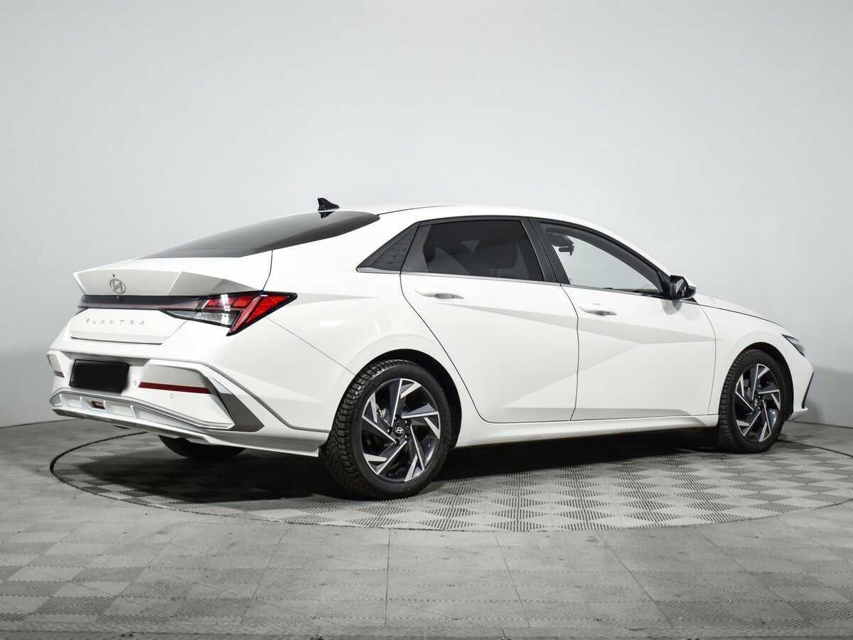 Купить Hyundai Elantra с пробегом. Фото: #4