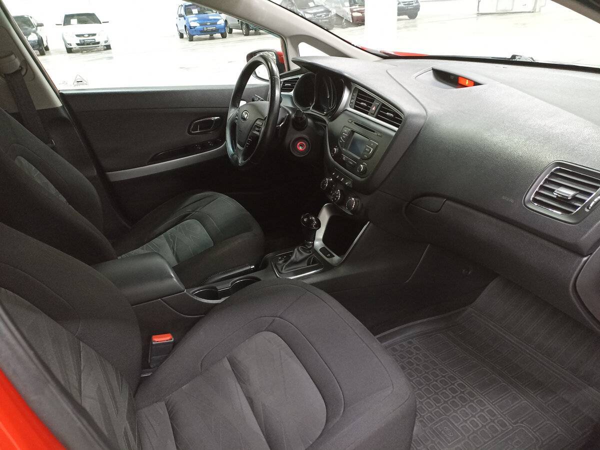 Купить Kia Ceed с пробегом. Фото: #10