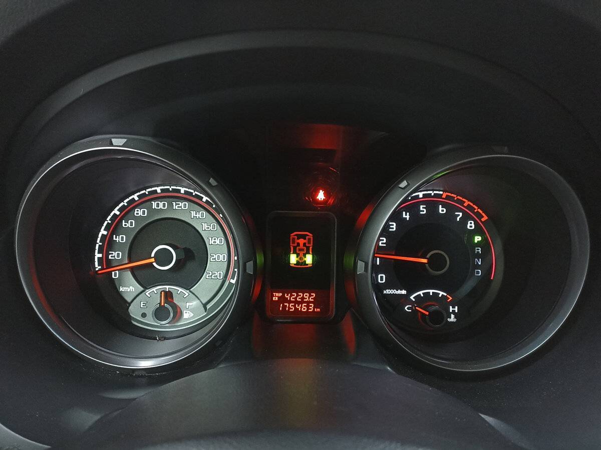 Купить Mitsubishi Pajero с пробегом. Фото: #12