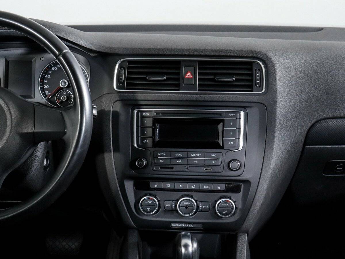 Купить Volkswagen Jetta с пробегом. Фото: #10
