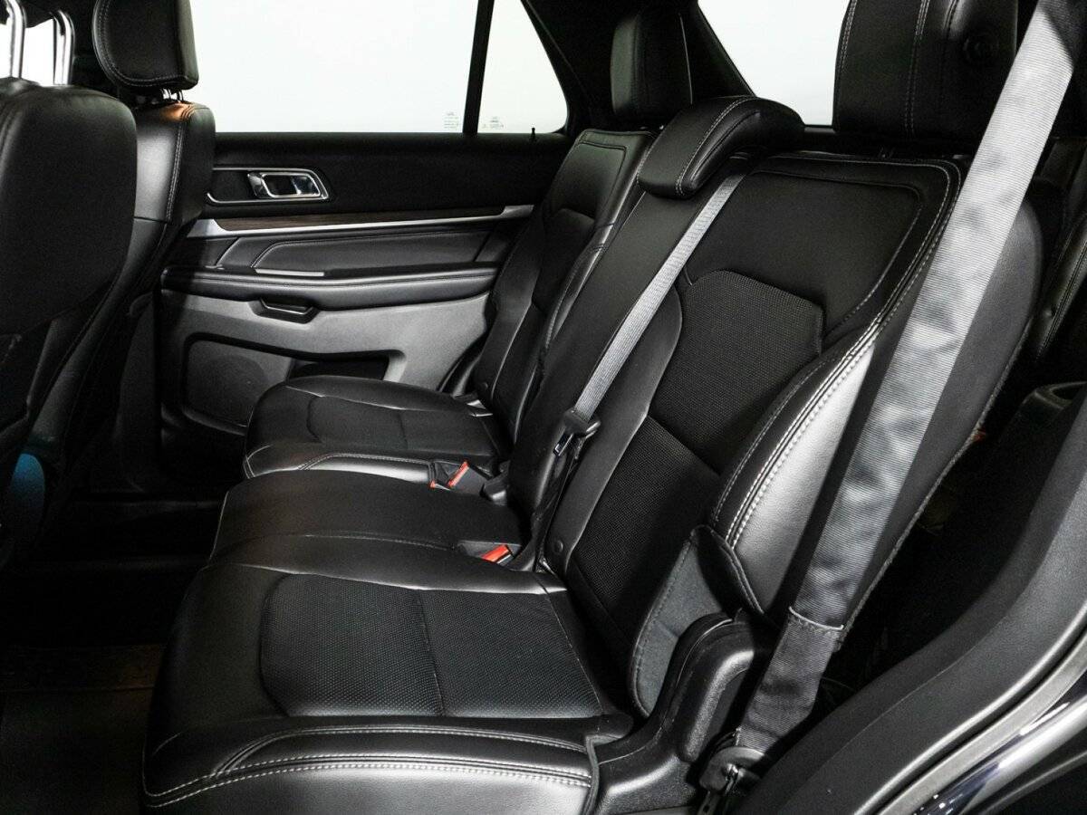 Купить Ford Explorer с пробегом. Фото: #7