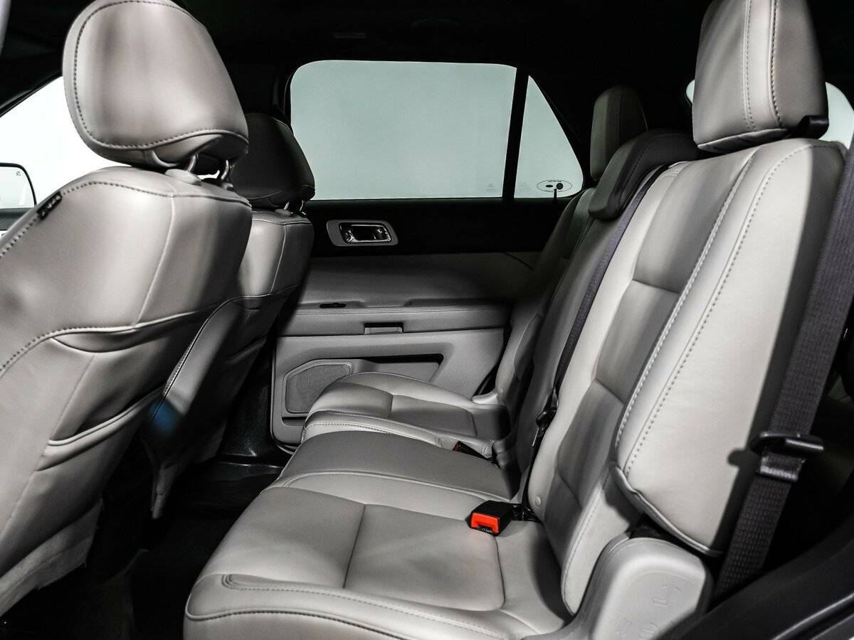 Купить Ford Explorer с пробегом. Фото: #12