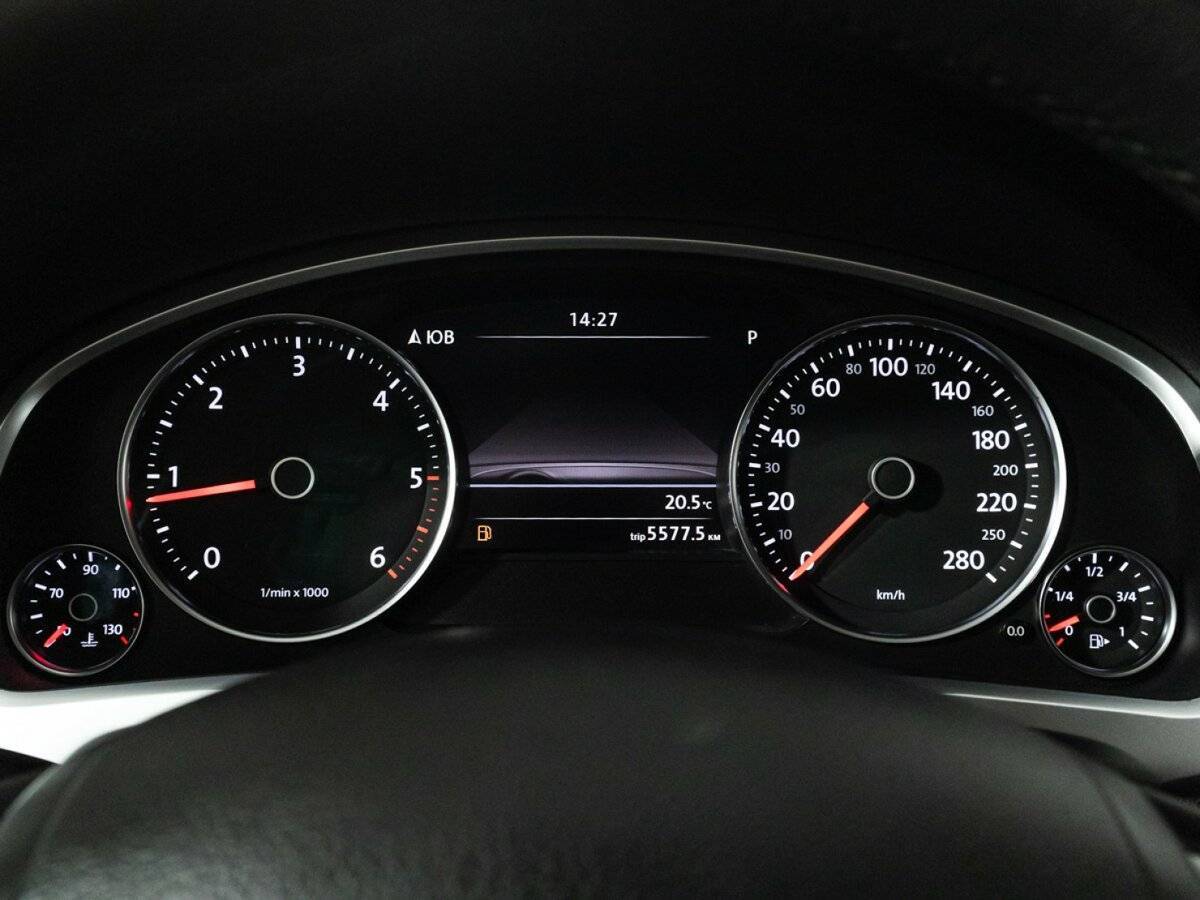 Купить Volkswagen Touareg с пробегом. Фото: #11