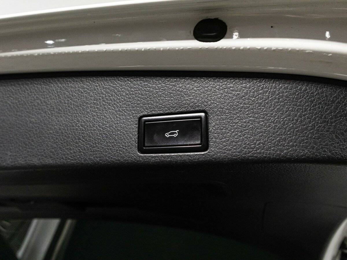 Купить Volkswagen Touareg с пробегом. Фото: #15