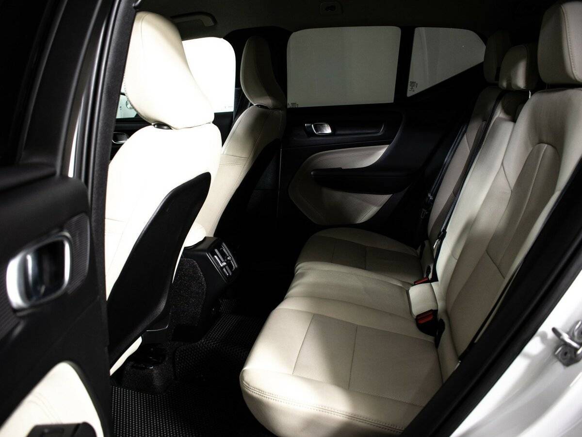Купить Volvo XC40 с пробегом. Фото: #6