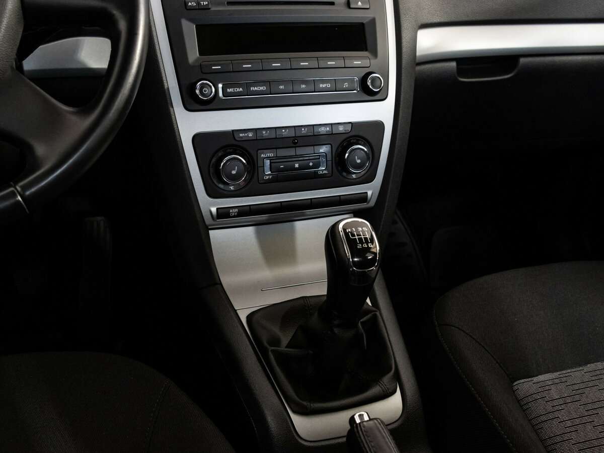 Купить Skoda Octavia с пробегом. Фото: #9