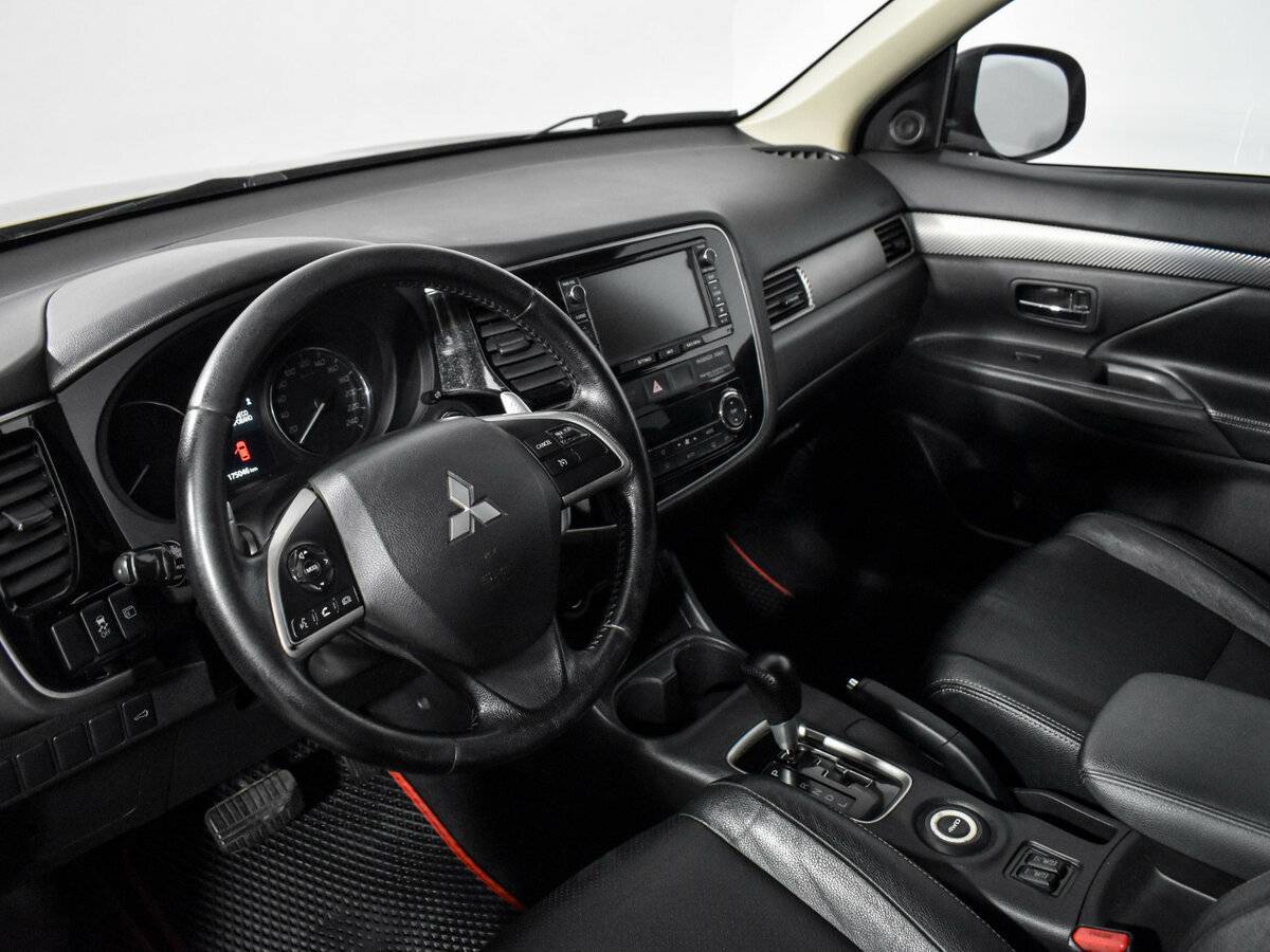 Купить Mitsubishi Outlander с пробегом. Фото: #8