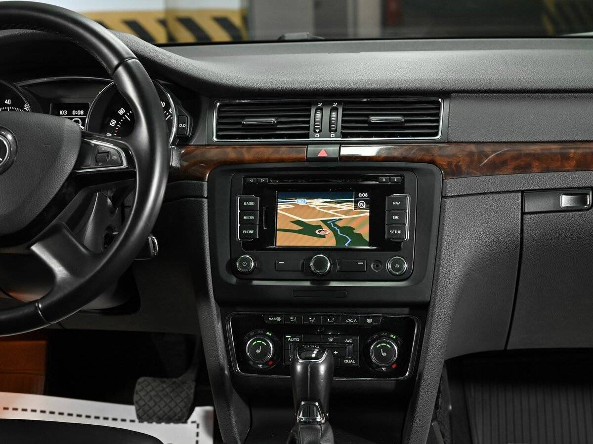 Купить Skoda Superb с пробегом. Фото: #8