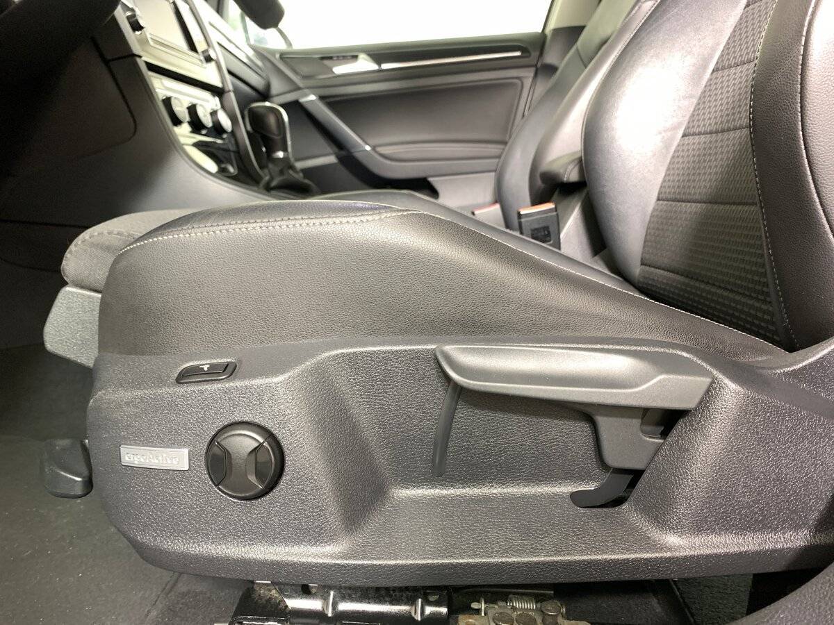 Купить Volkswagen Golf с пробегом. Фото: #15