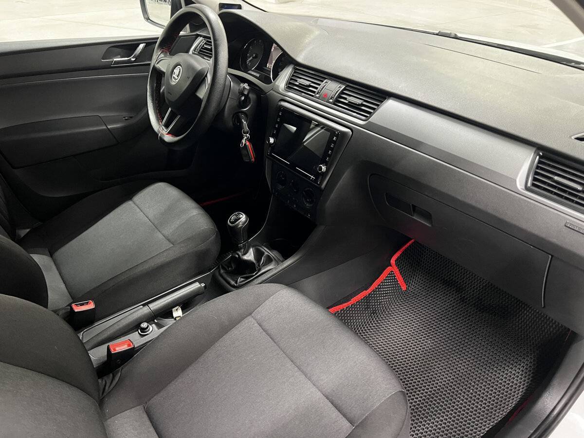 Купить Skoda Rapid с пробегом. Фото: #10