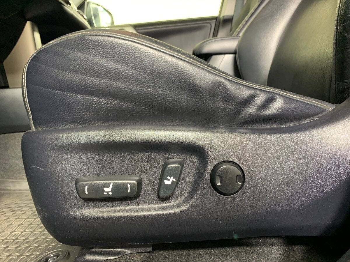 Купить Toyota RAV4 с пробегом. Фото: #15