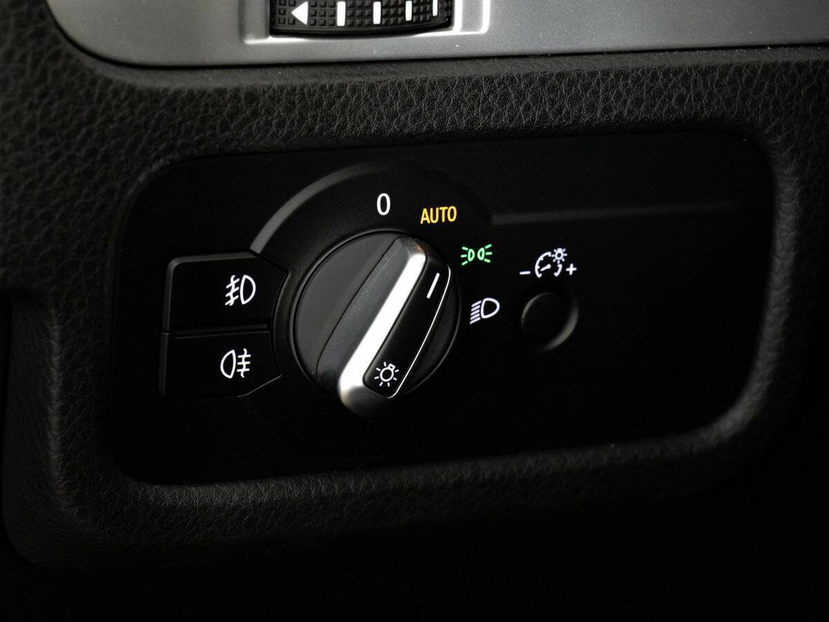 Купить Volkswagen Touareg с пробегом. Фото: #21