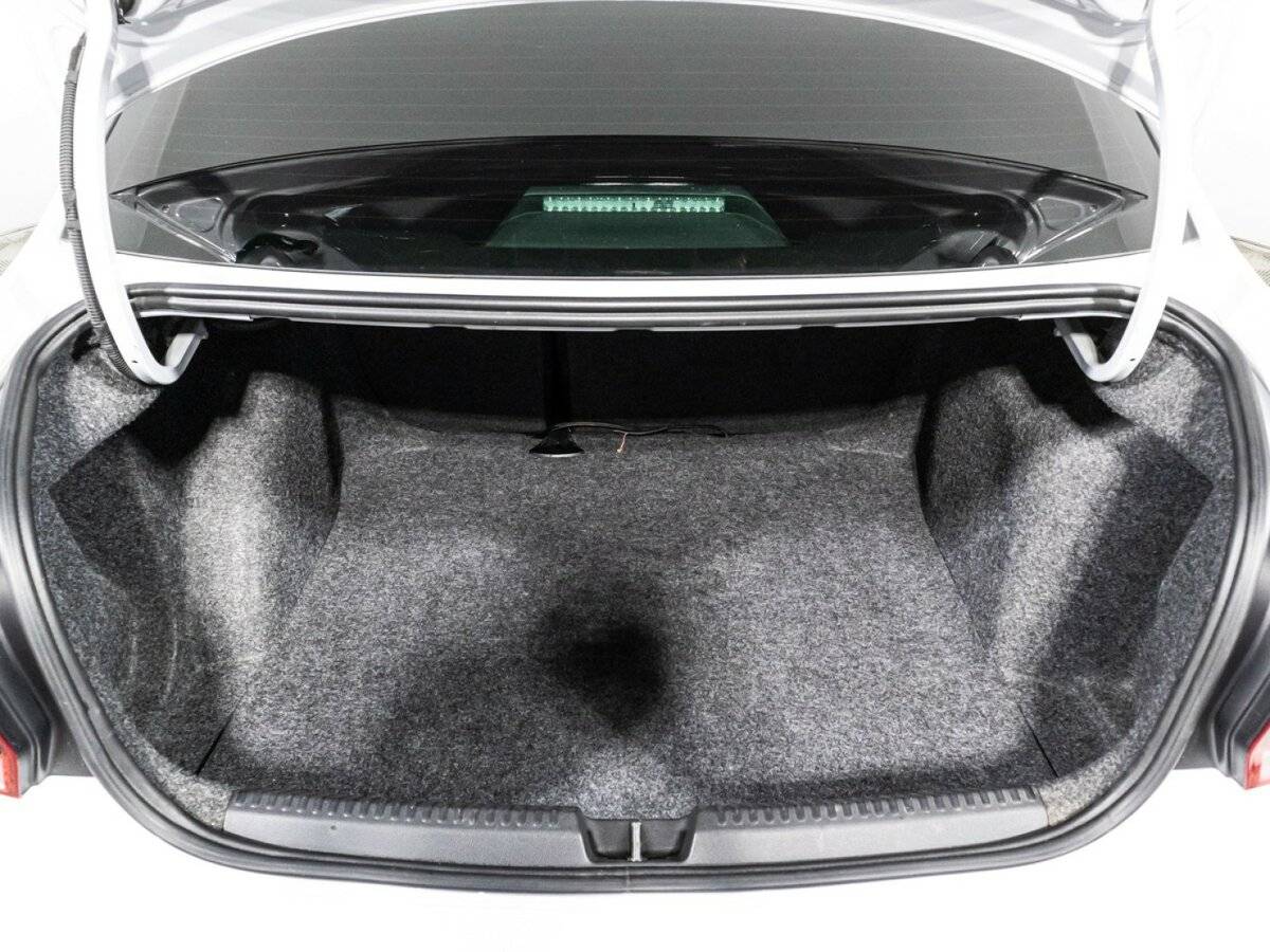 Купить Volkswagen Polo с пробегом. Фото: #14