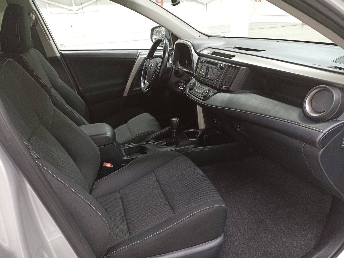 Купить Toyota RAV4 с пробегом. Фото: #10