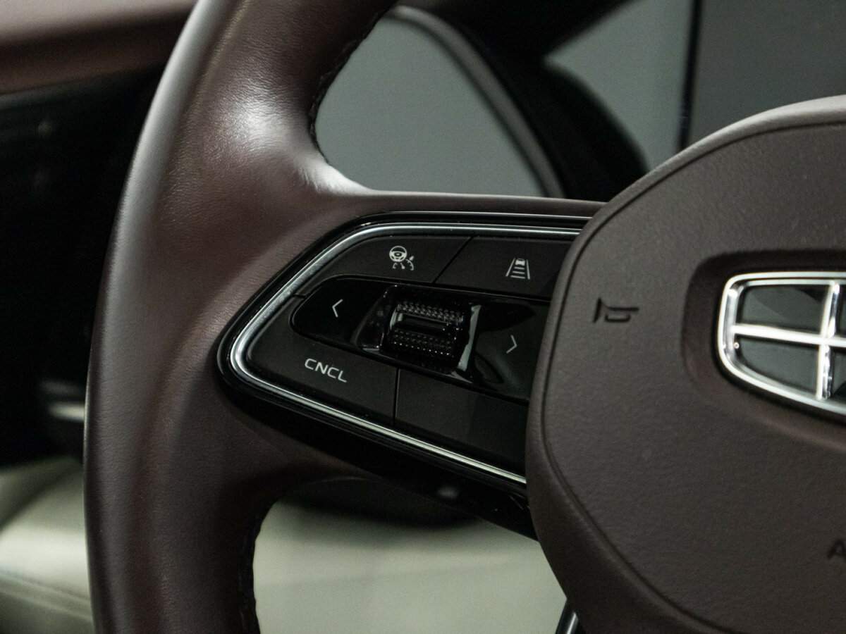 Купить Geely Monjaro с пробегом. Фото: #23