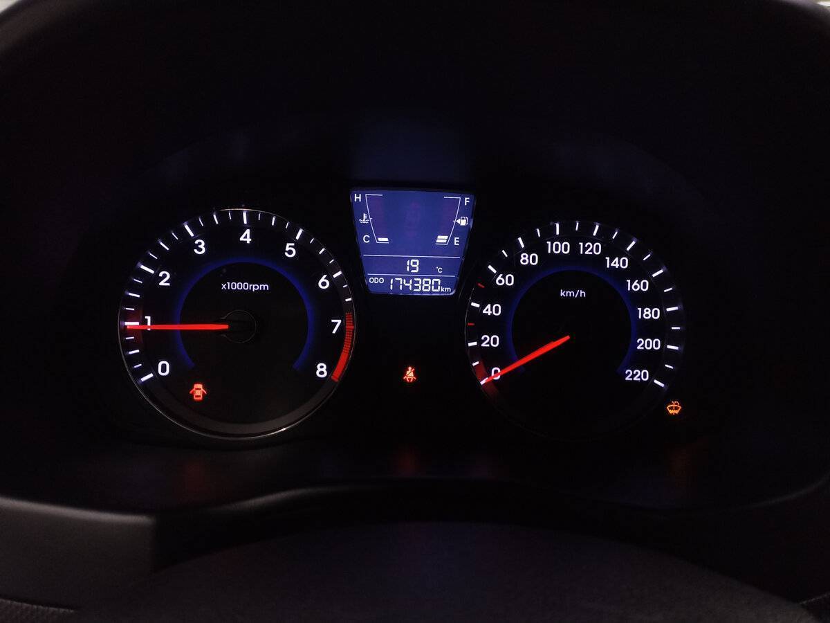 Купить Hyundai Solaris с пробегом. Фото: #12