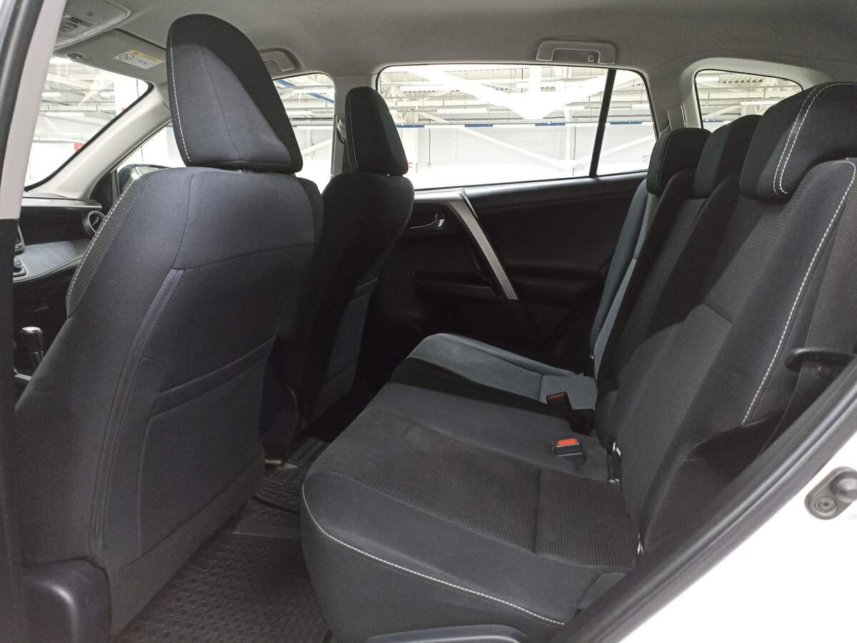 Купить Toyota RAV4 с пробегом. Фото: #11