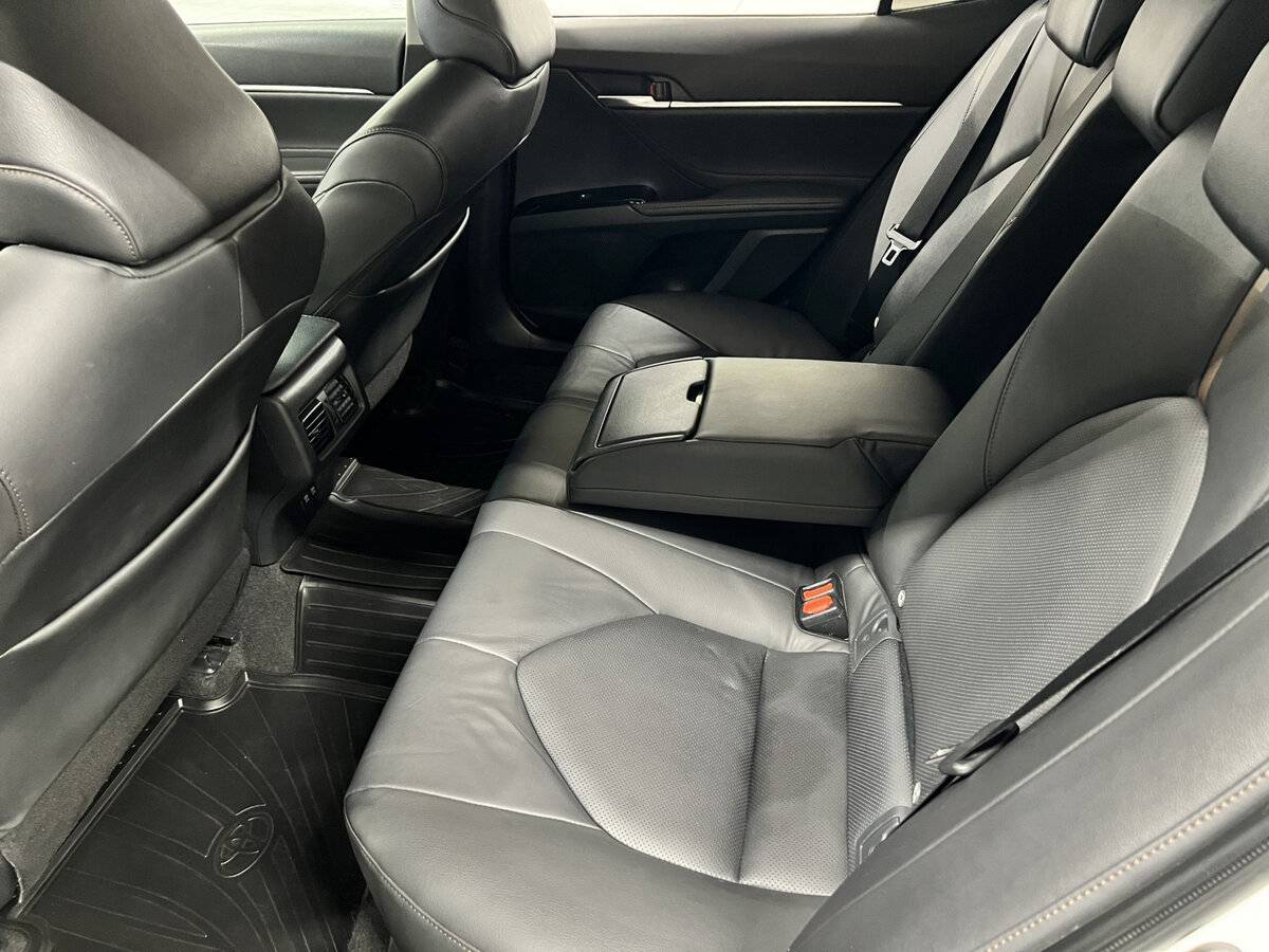 Купить Toyota Camry с пробегом. Фото: #11