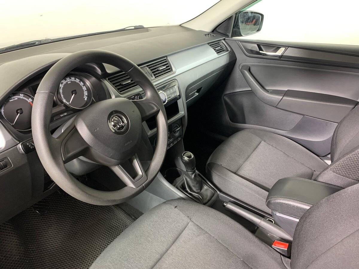 Купить Skoda Rapid с пробегом. Фото: #9