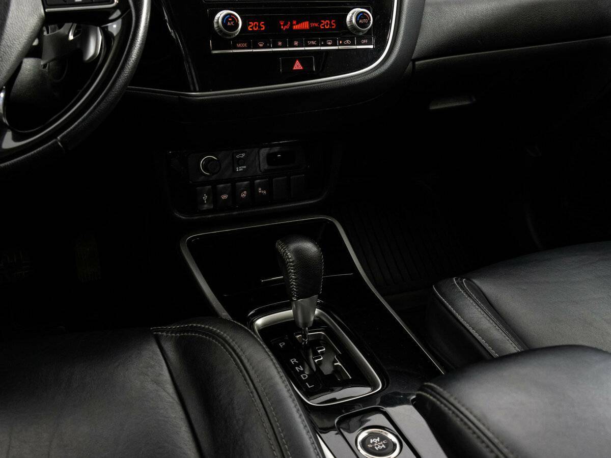 Купить Mitsubishi Outlander с пробегом. Фото: #14