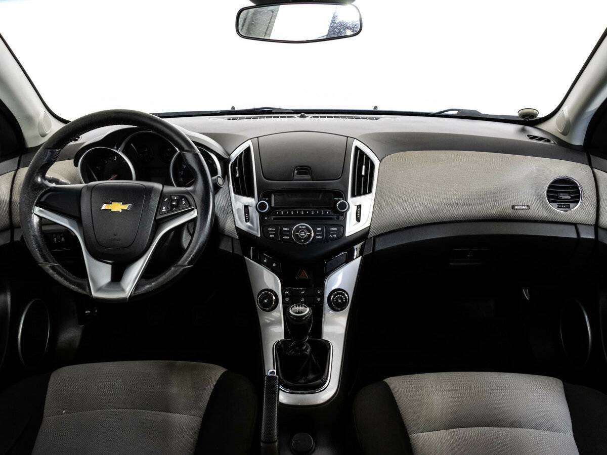 Купить Chevrolet Cruze с пробегом. Фото: #9