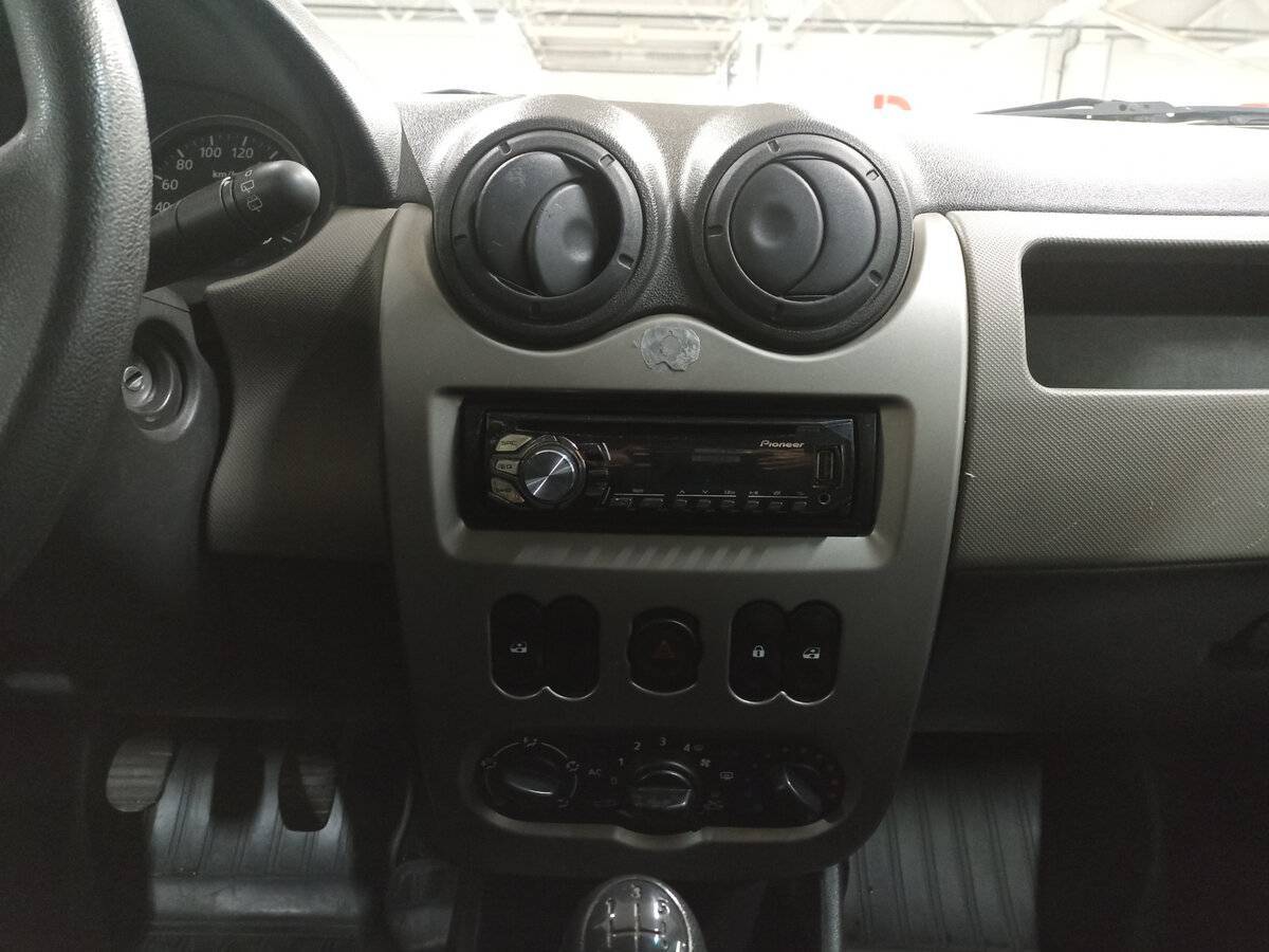 Купить Renault Sandero с пробегом. Фото: #14