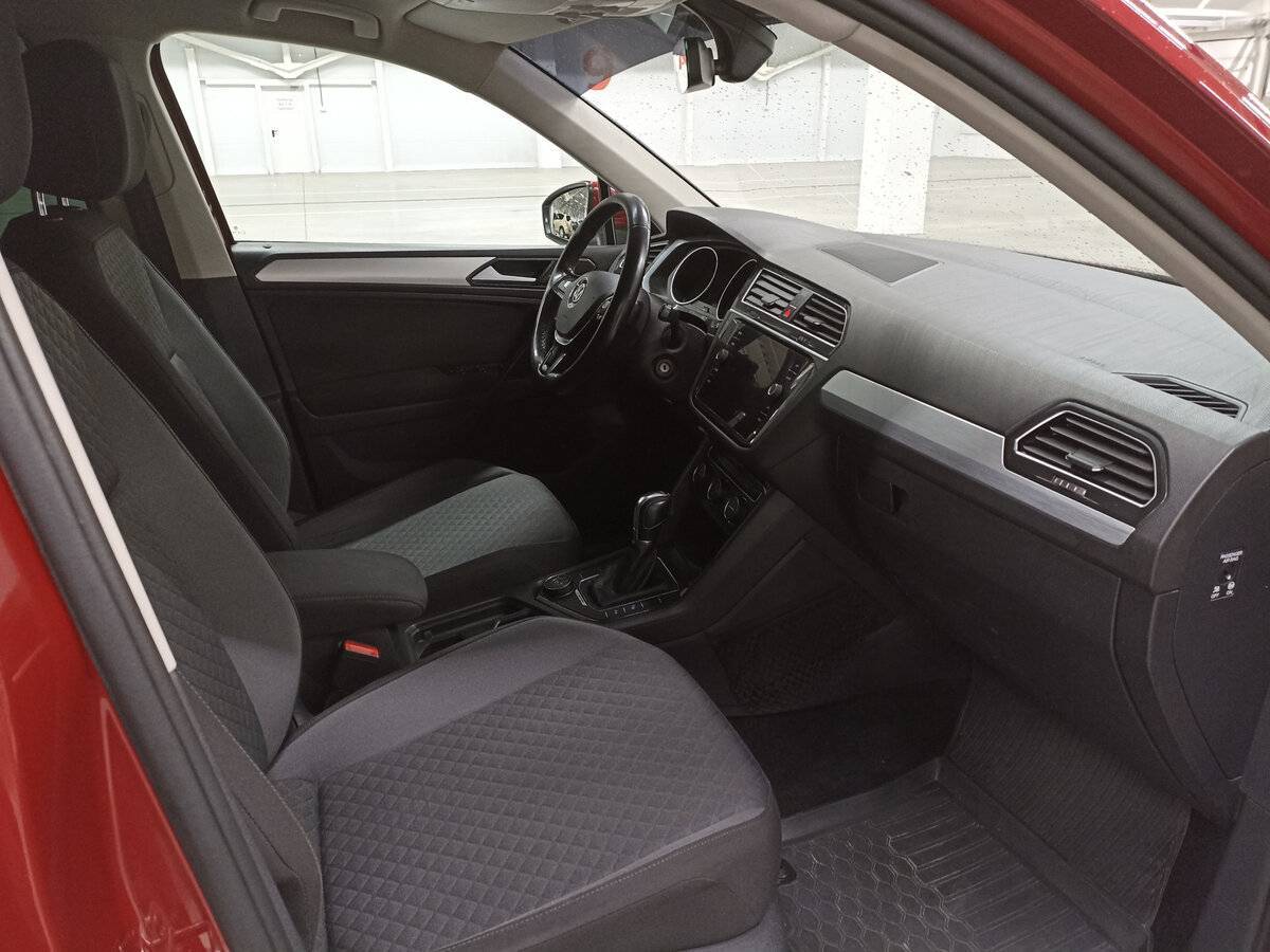 Купить Volkswagen Tiguan с пробегом. Фото: #10