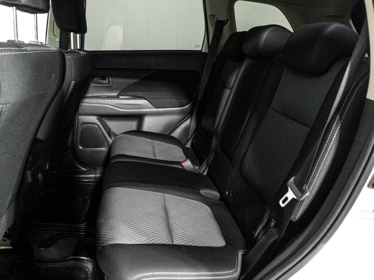 Купить Mitsubishi Outlander с пробегом. Фото: #9
