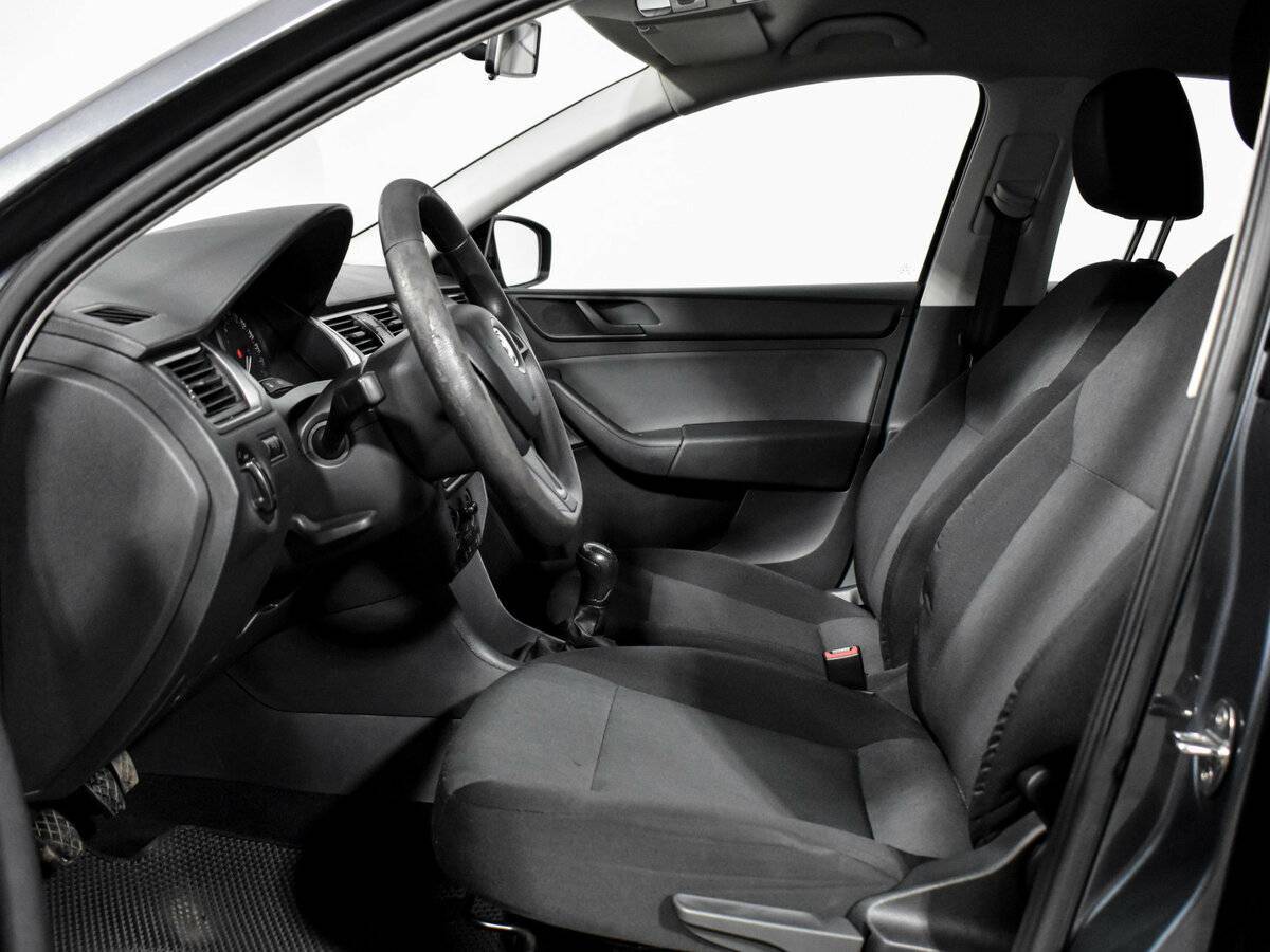Купить Skoda Rapid с пробегом. Фото: #9