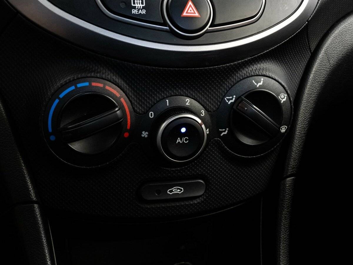 Купить Hyundai Solaris с пробегом. Фото: #10