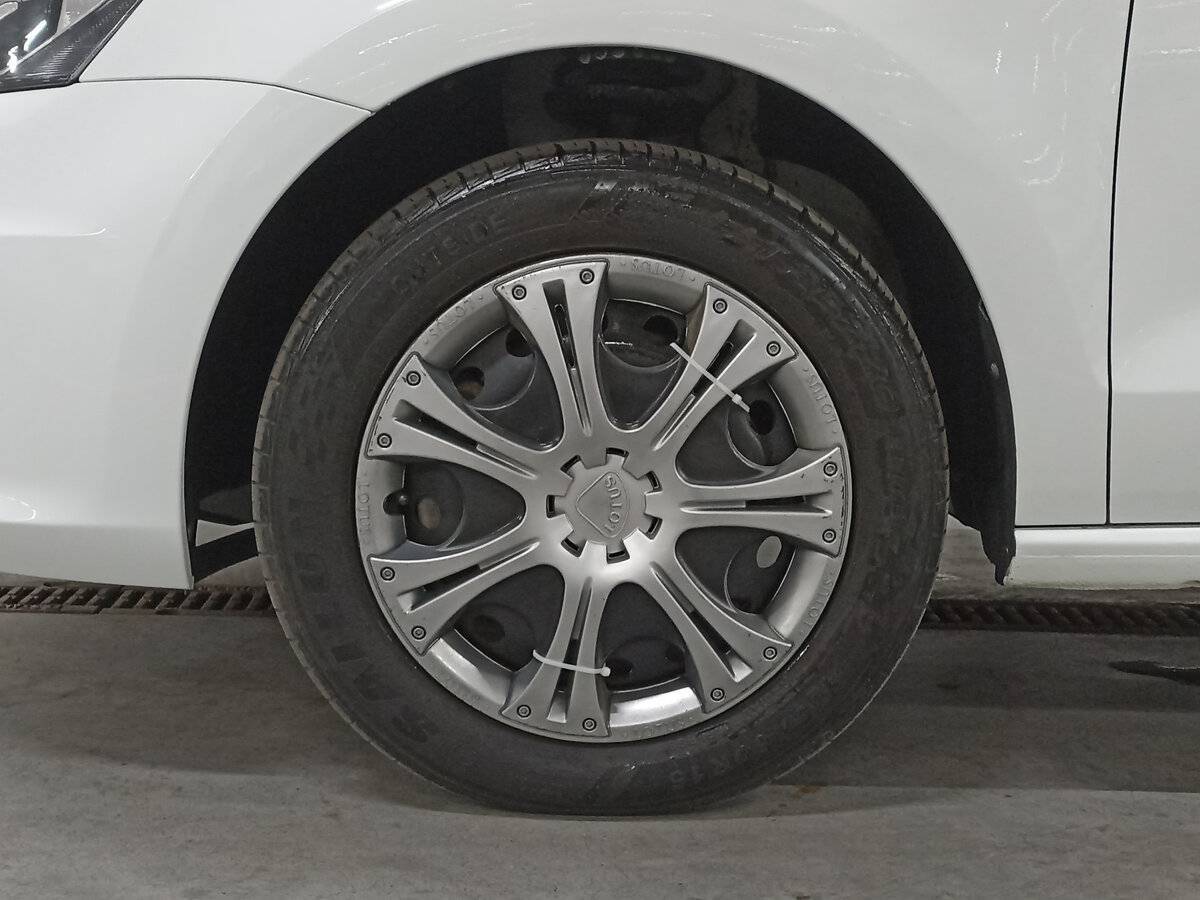 Купить Volkswagen Polo с пробегом. Фото: #17