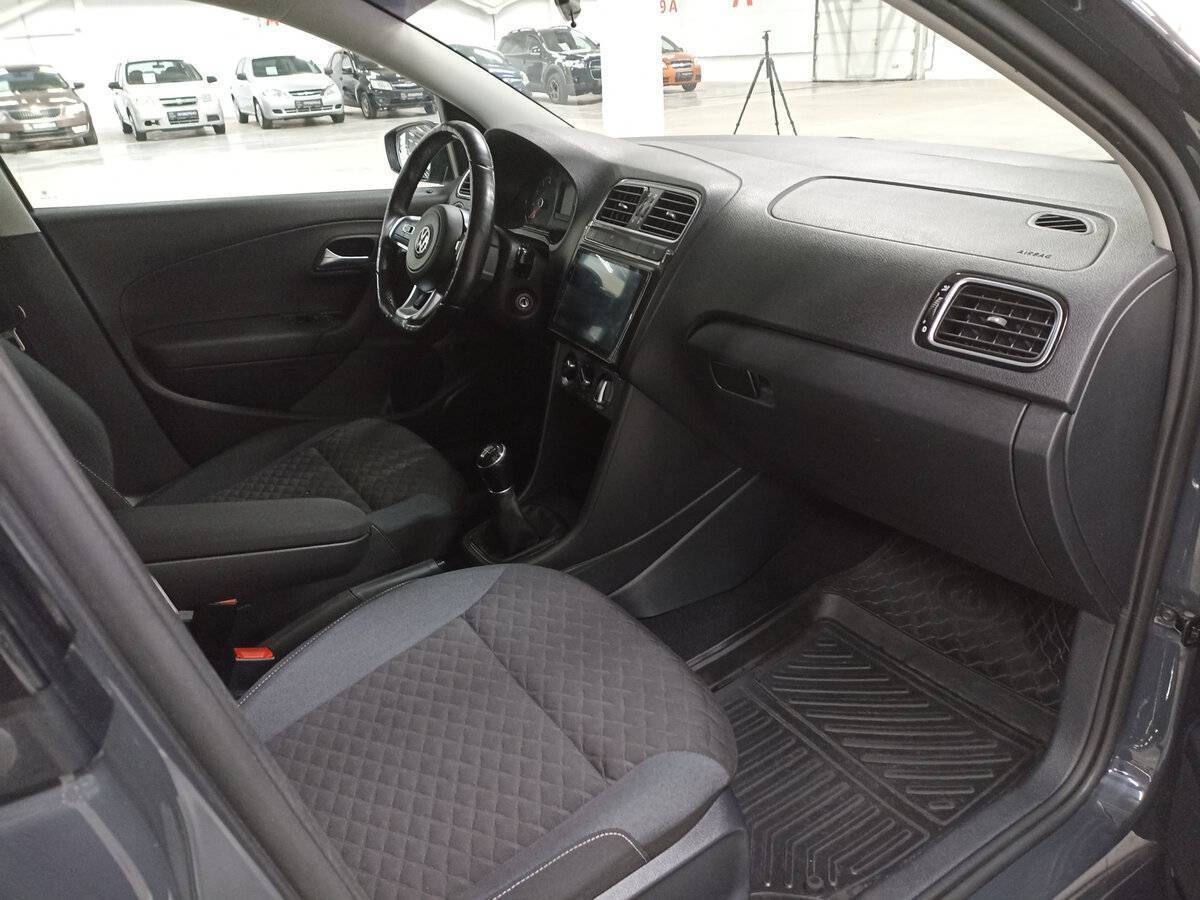 Купить Volkswagen Polo с пробегом. Фото: #10