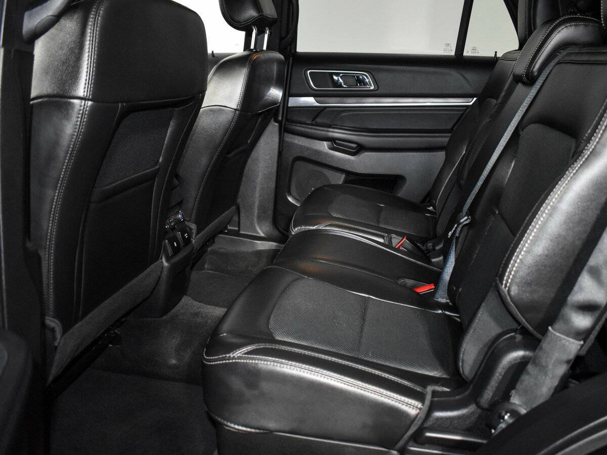 Купить Ford Explorer с пробегом. Фото: #11