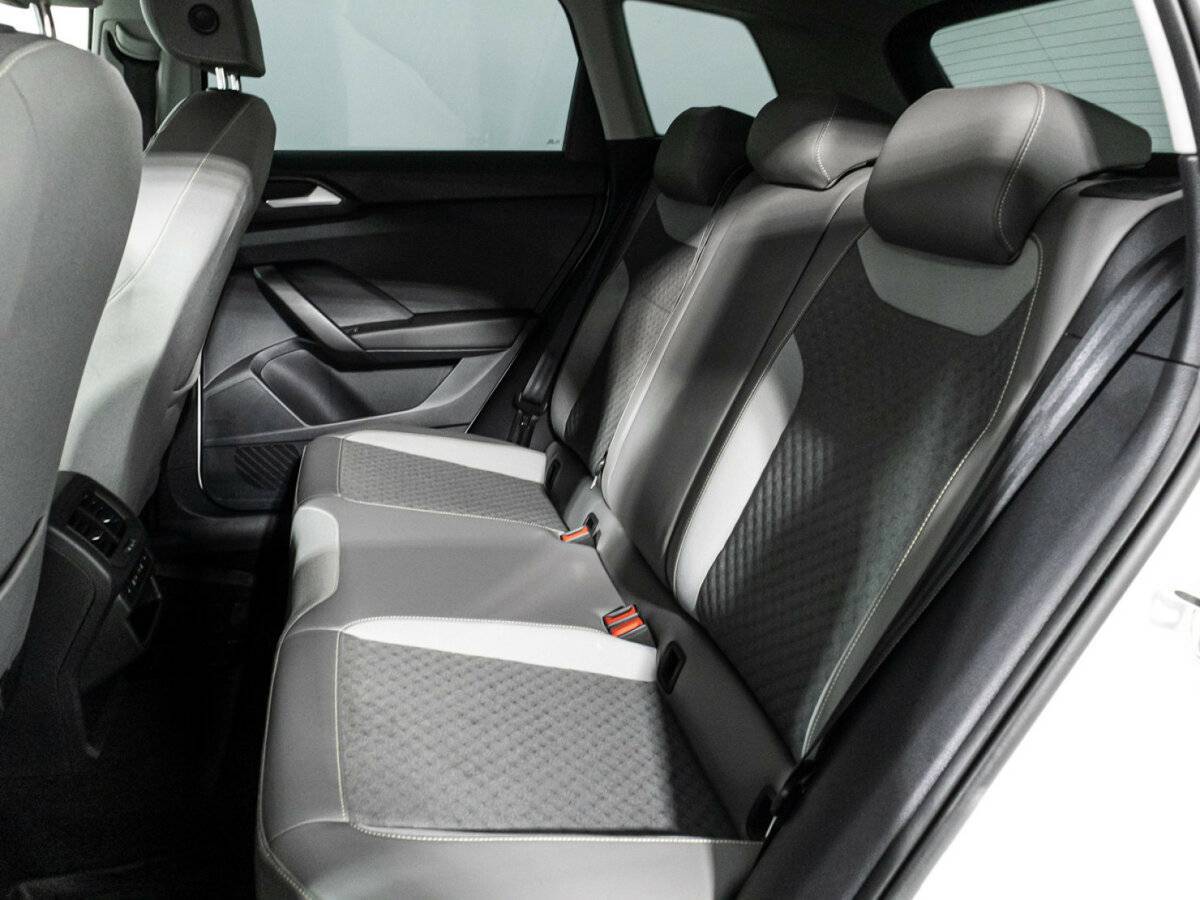 Купить Volkswagen Taos с пробегом. Фото: #9