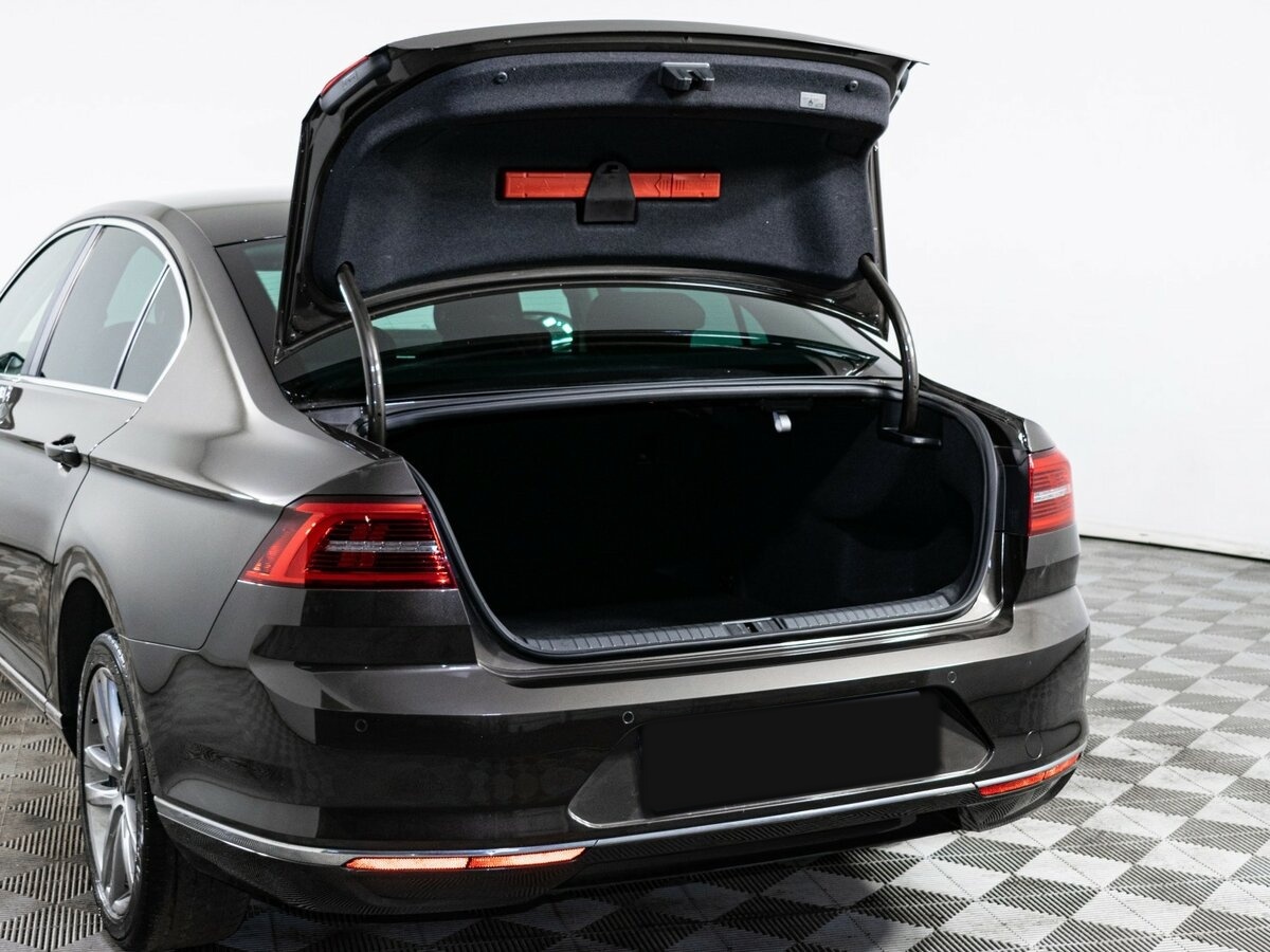 Купить Volkswagen Passat с пробегом. Фото: #5