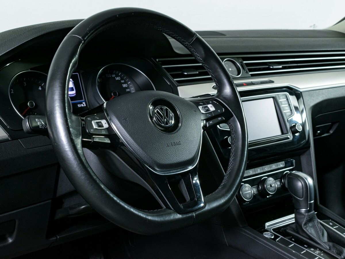 Купить Volkswagen Passat с пробегом. Фото: #10