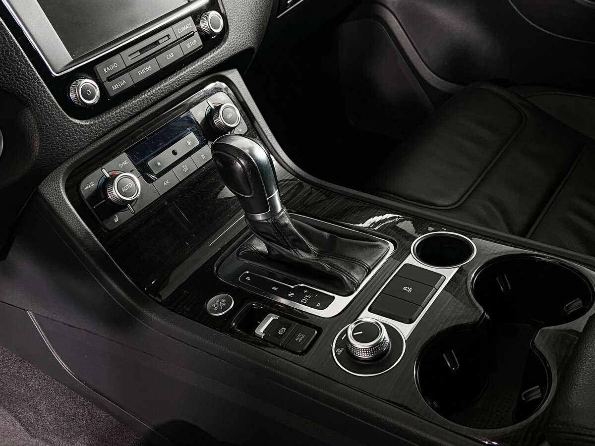 Купить Volkswagen Touareg с пробегом. Фото: #14