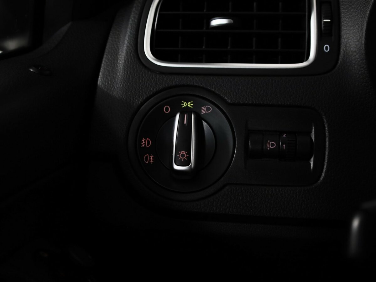 Купить Volkswagen Polo с пробегом. Фото: #16