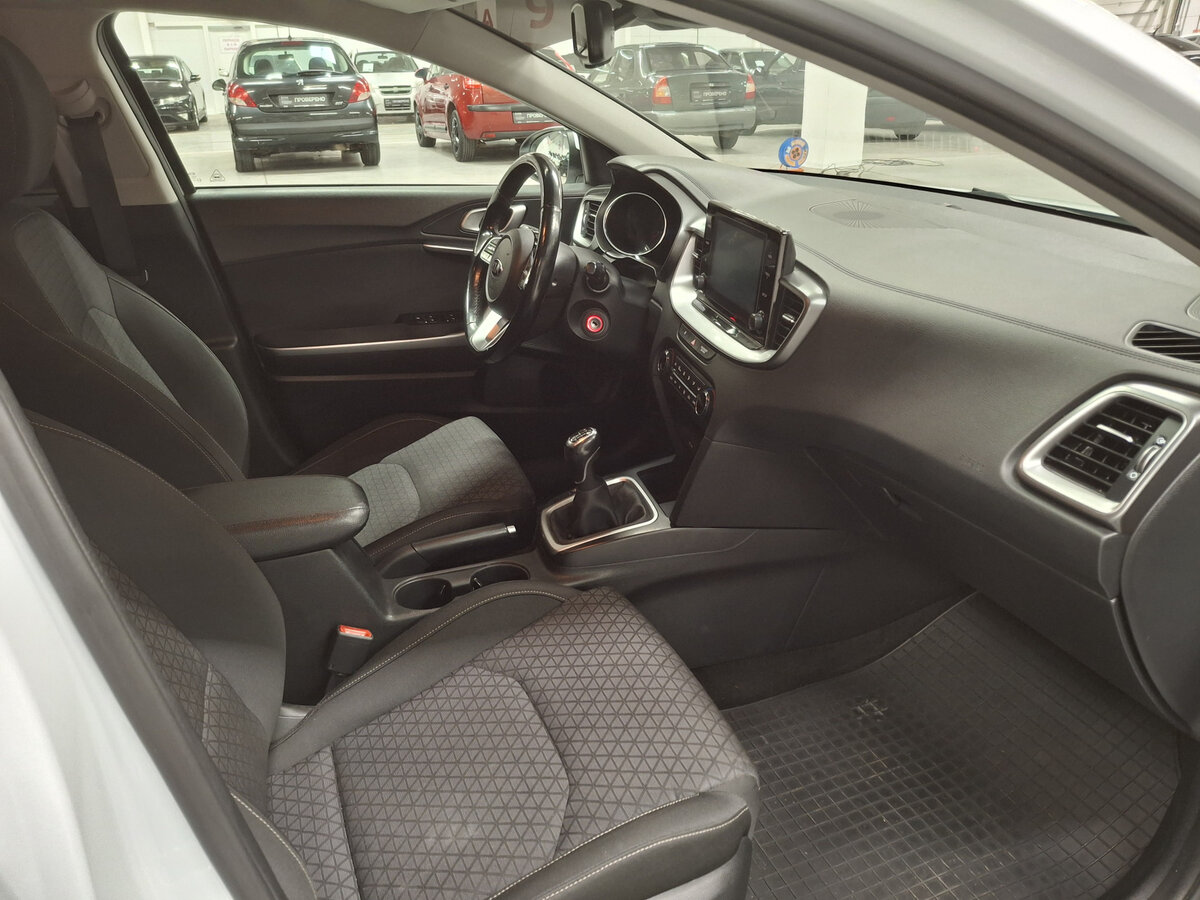 Купить Kia Ceed с пробегом. Фото: #10